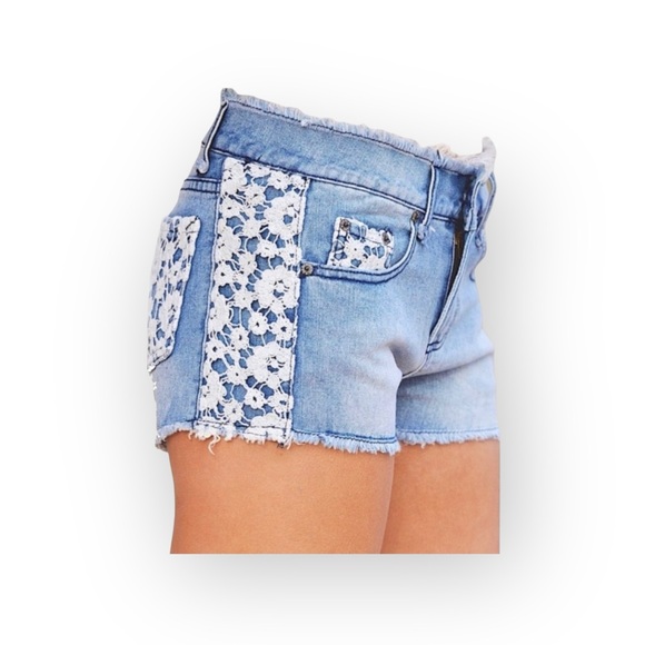 new LF Carmar ꕥ Floral Crochet Lace Cut Off Denim Shorts ꕥ White Lace Trim ꕥ 27 - Picture 3 of 15
